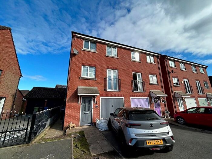 3 Bedroom Town House For Sale In Kearnes Close, Abram, WN2