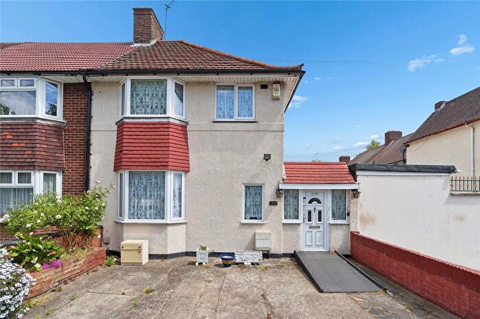 3 Bedroom End Of Terrace House For Sale In Valence Avenue, Dagenham, RM8