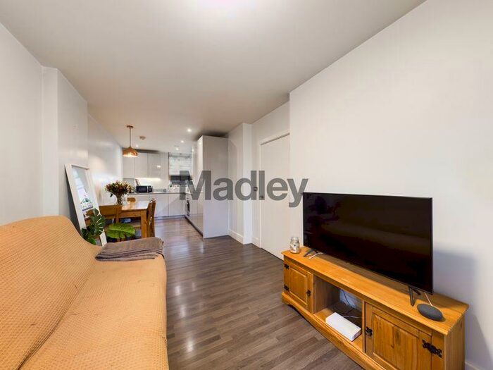 2 Bedroom Flat To Rent In Yeoman Street, London, SE8