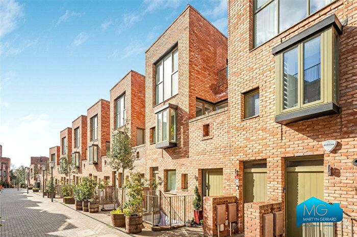 2 Bedroom Terraced House To Rent In Edgewood Mews, Finchley, London, N3