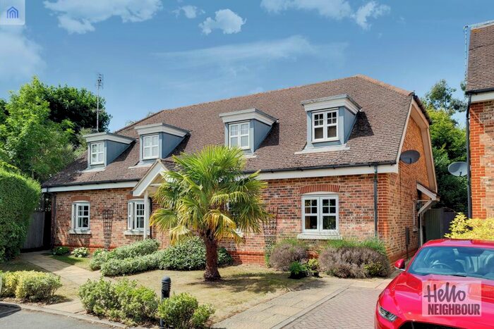 2 Bedroom Maisonette To Rent In Northfield Farm Mews, Cobham, KT11