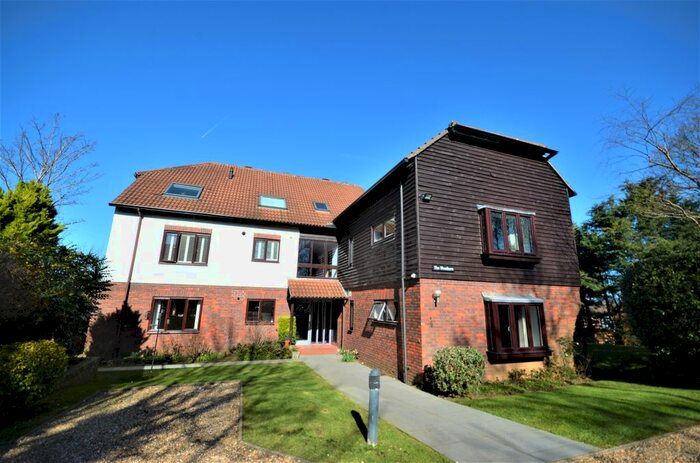 1 Bedroom Flat To Rent In The Woodbarn, Alfred Road, Farnham, Surrey, GU9