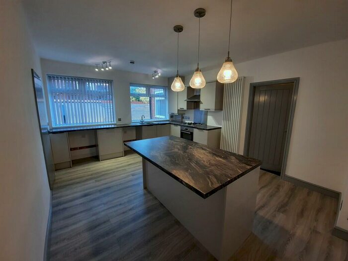 3 Bedroom Ground Flat To Rent In (Gff) Flat, Windsor Road, DN2