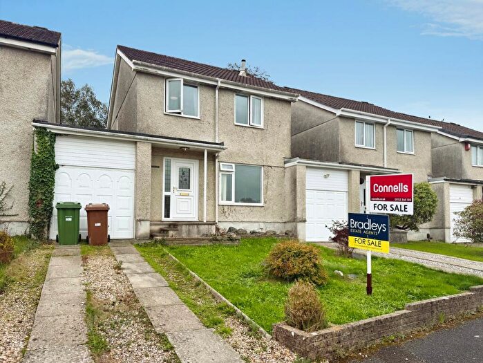 3 Bedroom Link Detached House For Sale In Wensum Close, Plympton, Devon, PL7