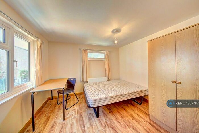 6 Bedroom Terraced House To Rent In Addison Gardens, Kingston, KT5