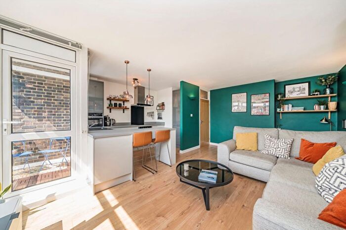 1 Bedroom Flat For Sale In Wricklemarsh Road, Kidbrooke, SE3