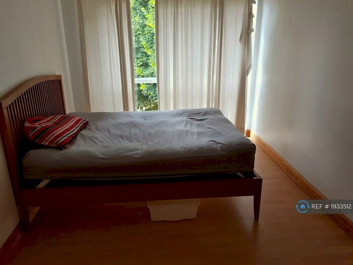 3 Bedroom Maisonette To Rent In Ashleigh Gardens, Leicester, LE3