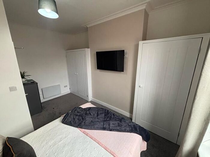 1 Bedroom Flat To Rent In Brentwood Grove, Armley, Leeds, LS12