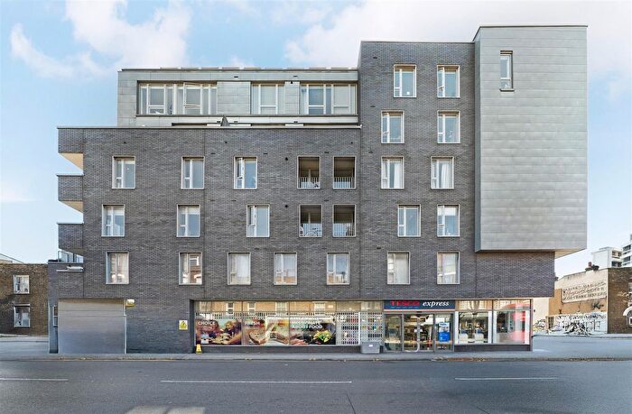 2 Bedroom Flat To Rent In Fairchild House, Cambridge Crescent, London, E2