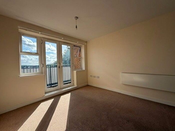 2 Bedroom Flat To Rent In Holly Street, Luton, LU1