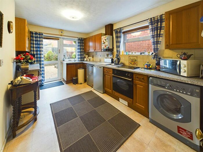 2 Bedroom Bungalow For Sale In Wollaton Paddocks, Wollaton, Nottinghamshire, NG8