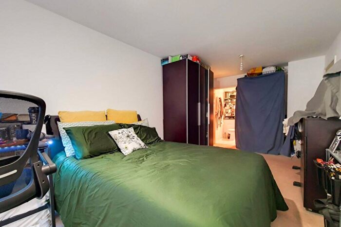 2 Bedroom Flat For Sale In Western Gateway, Royal Docks, London, E16