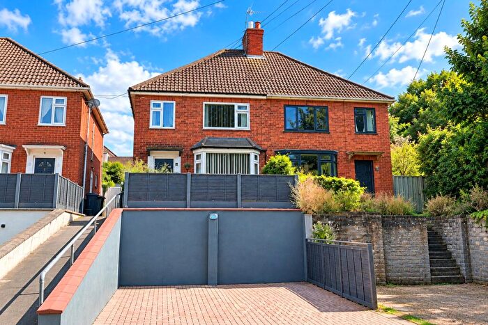 4 Bedroom Semi-Detached House For Sale In Bratton Road, Westbury, BA13