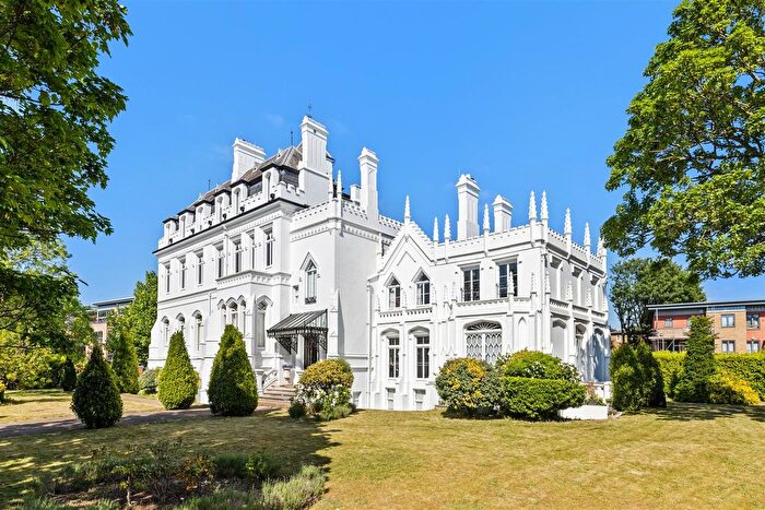 2 Bedroom Flat To Rent In Goldhawk Road, London, W6