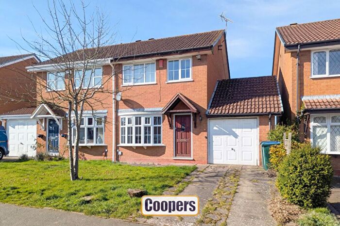 3 Bedroom Semi-Detached House For Sale In Appledore Drive, Allesley Green, CV5