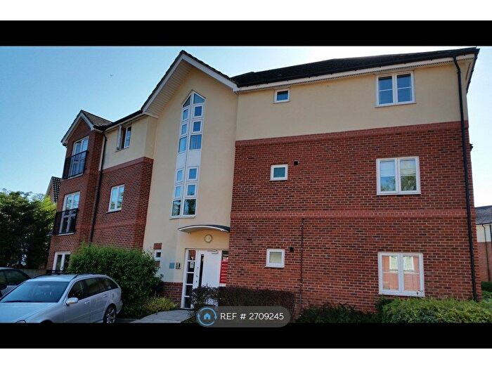 2 Bedroom Flat To Rent In School Meadow, Guildford, GU2
