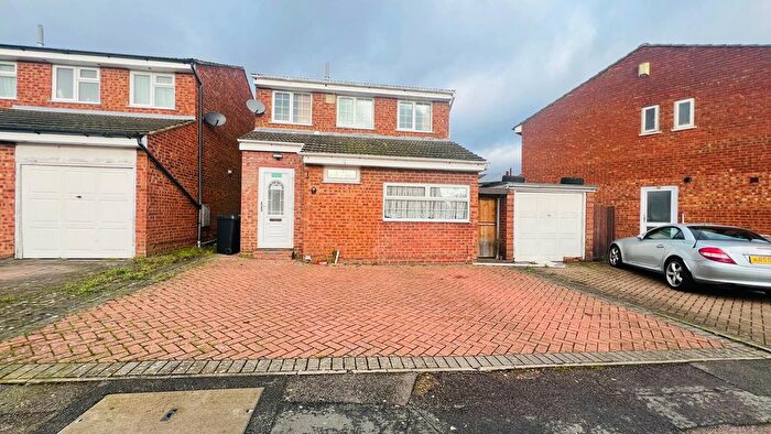 6 Bedroom Detached House To Rent In Dunsmore Road, Luton, LU1