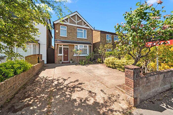 3 Bedroom Detached House For Sale In Cottimore Lane, Walton-On-Thames, KT12