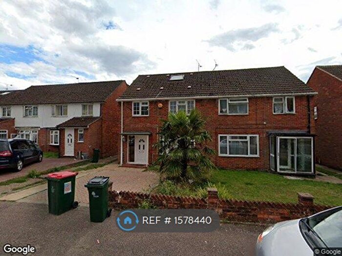 4 Bedroom Semi-Detached House To Rent In Tennyson Close, Crawley, RH10