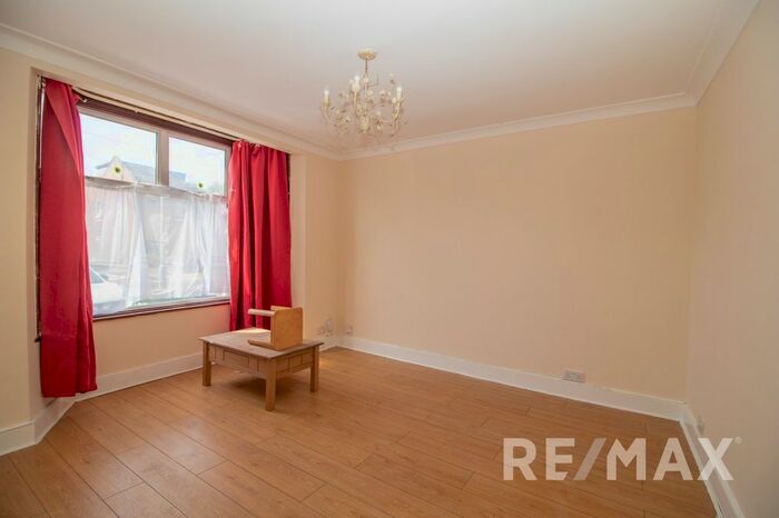 3 Bedroom Terraced House To Rent In Hall Lane, Chingford, E4