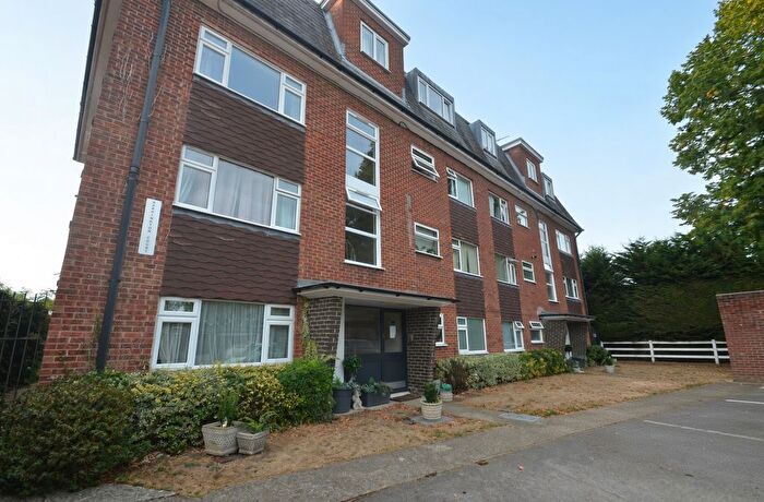 1 Bedroom Flat To Rent In Thames Side, Staines-Upon-Thames, TW18