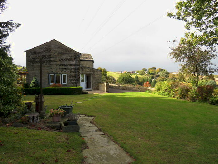 2 Bedroom Cottage To Rent In Old Lindley Road, Holywell Green, Halifax, HX4