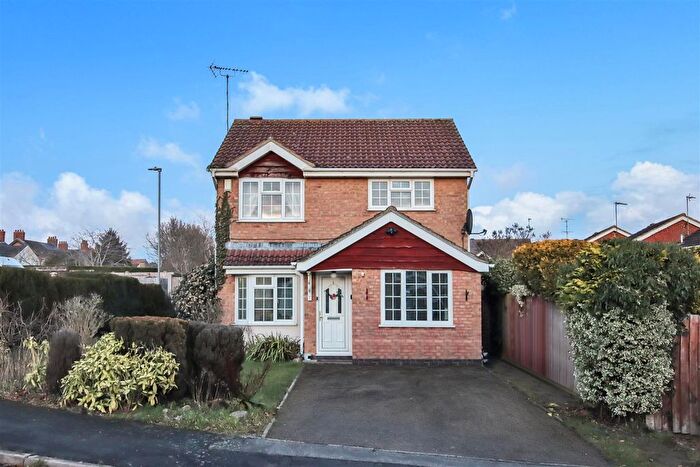 3 Bedroom Detached House For Sale In Pembroke Close, Rushden, NN10