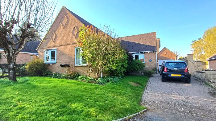 3 Bedroom Detached Bungalow For Sale In Burford Road, Chipping Norton, OX7
