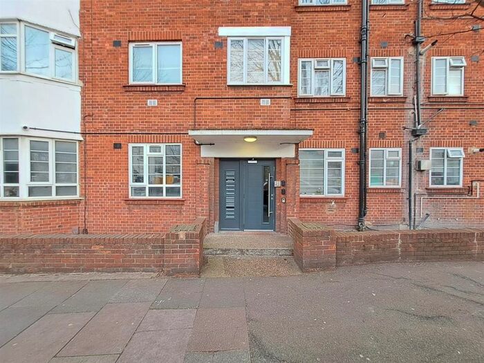 2 Bedroom Flat To Rent In East Vale, The Vale, London, W3