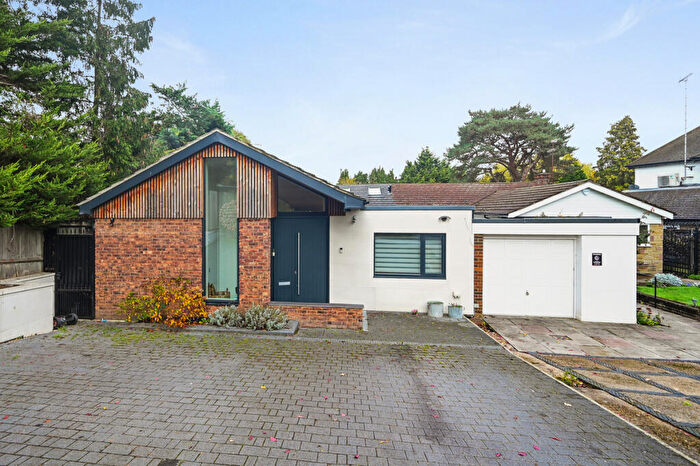 4 Bedroom Bungalow For Sale In Temple Avenue, London, N20