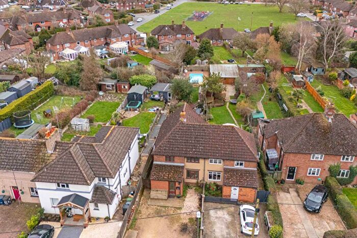 4 Bedroom Semi Detached House For Sale In Little Marlow Road, Marlow, Buckinghamshire, SL7