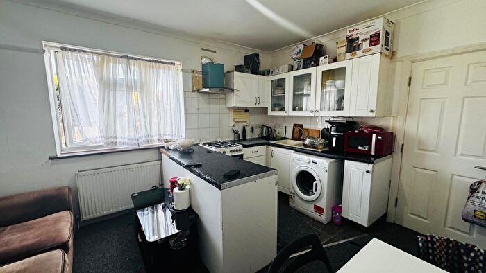 2 Bedroom Flat To Rent In Norwood Road, Southall, UB2