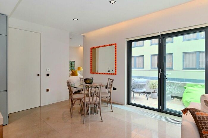 2 Bedroom Flat To Rent In Babmaes Street, St James, SW1Y