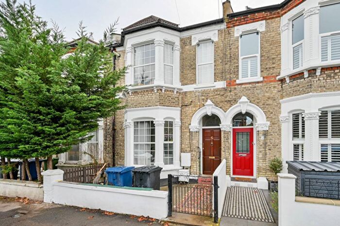 2 Bedroom Flat To Rent In Avenue Road, South Acton, W3
