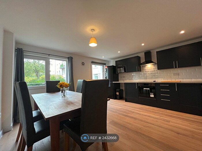 3 Bedroom Maisonette To Rent In Hmo Wyndford Road, Glasgow, G20