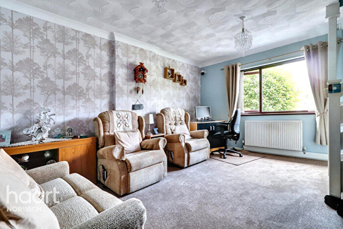 2 Bedroom Chalet For Sale In Wenman Court, Norwich, NR5