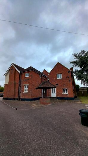 2 Bedroom Flat To Rent In St Charles Drive, Wickford, Essex, SS11