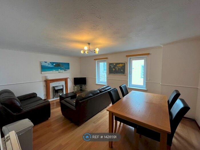 2 Bedroom Flat To Rent In Canal Crescent, Perth, PH2