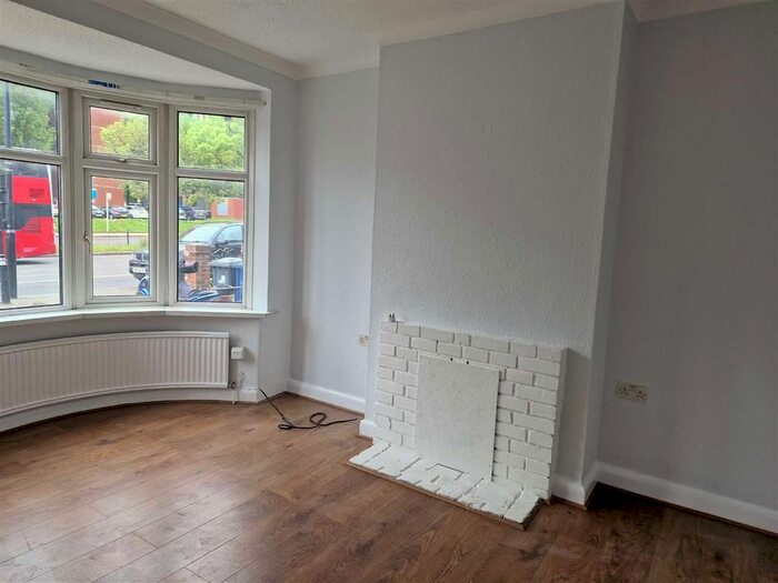 3 Bedroom End Of Terrace House To Rent In Uxbridge Road, Southall, Middlesex, UB1