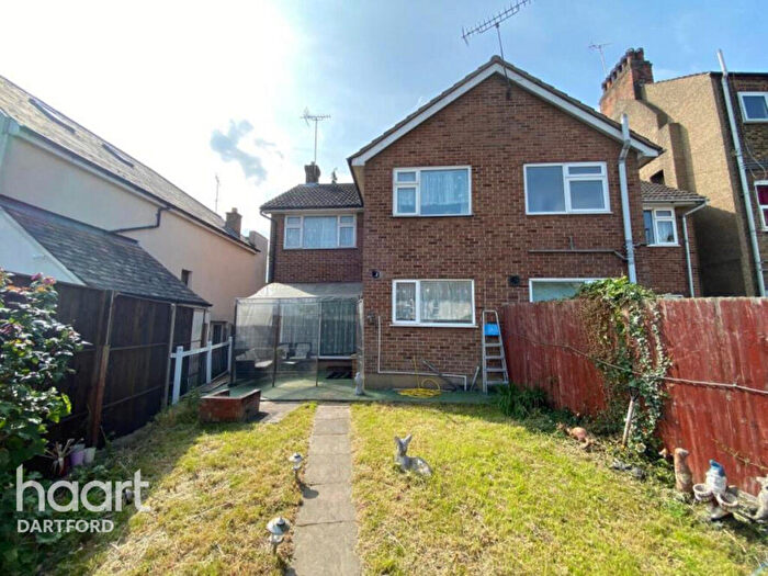 3 Bedroom Semi-Detached House To Rent In London Road, Greenhithe, DA9