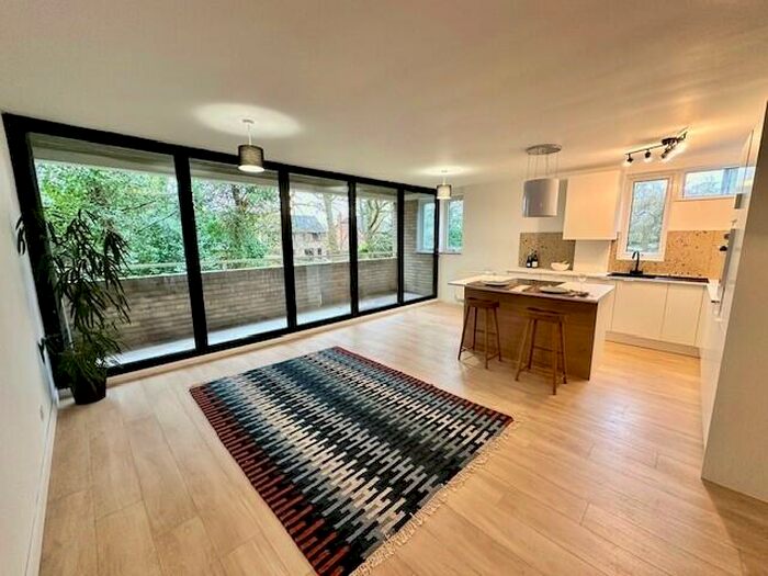 2 Bedroom Flat To Rent In York Houses, Hartford, CW8