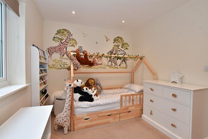 3 Bedroom End Of Terrace House For Sale In Bradfords Close, Buckhurst Hill, Essex, IG9