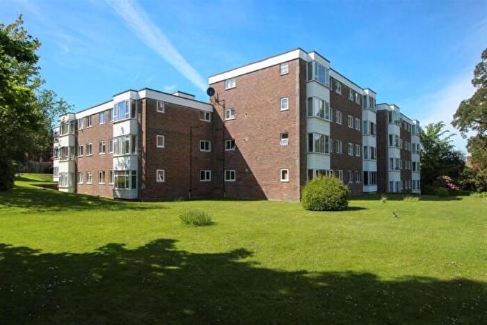 2 Bedroom Flat To Rent In Heath Road, Haywards Heath, RH16