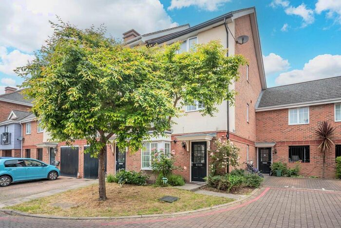 3 Bedroom Terraced House To Rent In Coleridge Drive, Ruislip, HA4