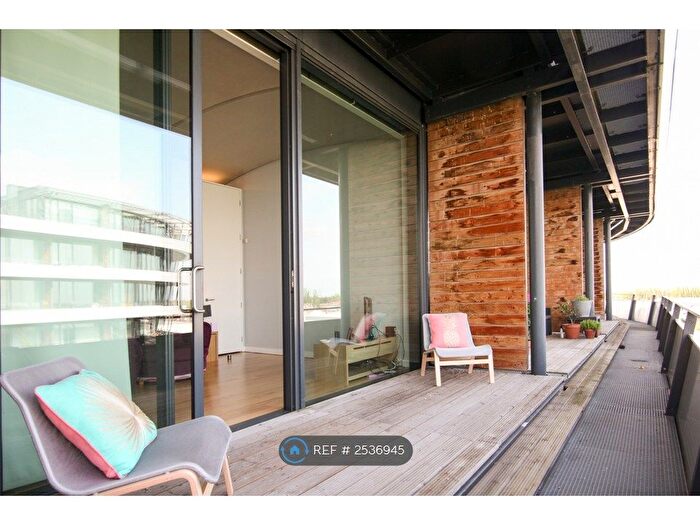 2 Bedroom Flat To Rent In Woodfield Road, Altrincham, WA14