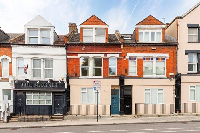 2 Bedroom Flat For Sale In Archway Road, Highgate, N19