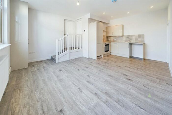 1 Bedroom Flat To Rent In Cobden Street, Kettering, Northamptonshire, NN16