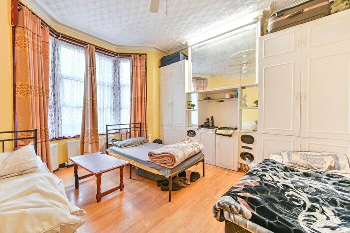2 Bedroom Flat For Sale In Inman Road, Harlesden, London, NW10