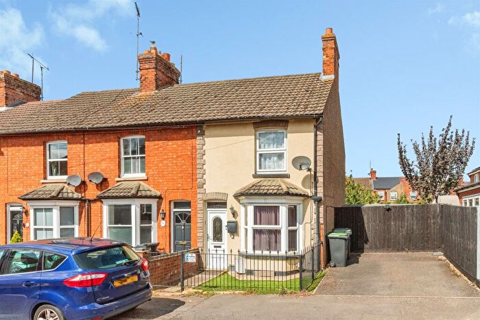 3 Bedroom End Of Terrace House For Sale In Pratt Road, Rushden, NN10