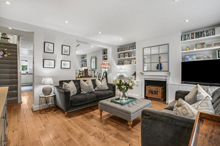 2 Bedroom Flat For Sale In Latchmere Road, London, SW11